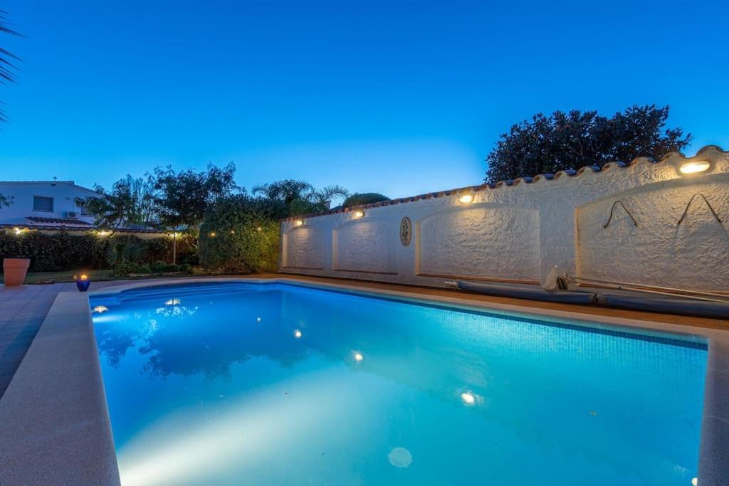 Sm21-Gran Casa De Vacaciones En La Playa, 4 Habitaciones, Climatizada, Piscina, Barbacoa Y Wifi Empuriabrava Εξωτερικό φωτογραφία
