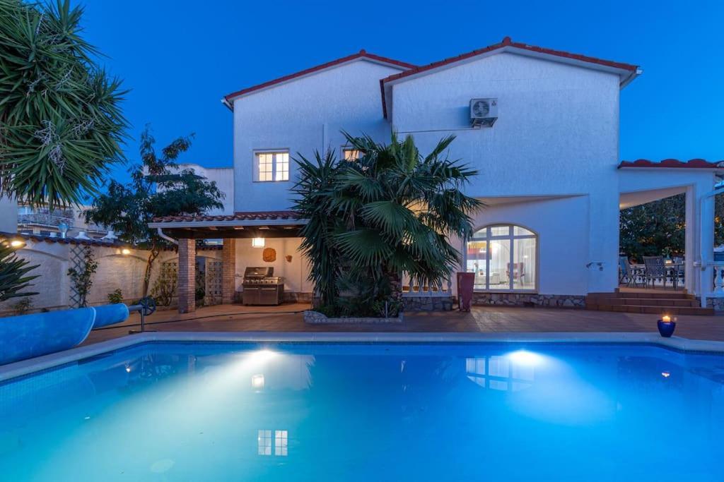 Sm21-Gran Casa De Vacaciones En La Playa, 4 Habitaciones, Climatizada, Piscina, Barbacoa Y Wifi Empuriabrava Εξωτερικό φωτογραφία