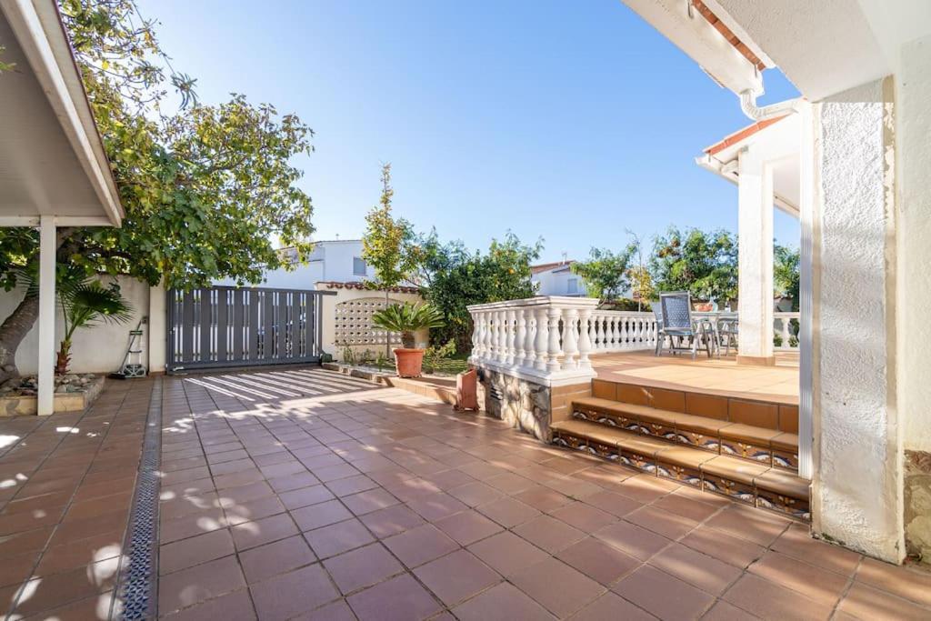 Sm21-Gran Casa De Vacaciones En La Playa, 4 Habitaciones, Climatizada, Piscina, Barbacoa Y Wifi Empuriabrava Εξωτερικό φωτογραφία