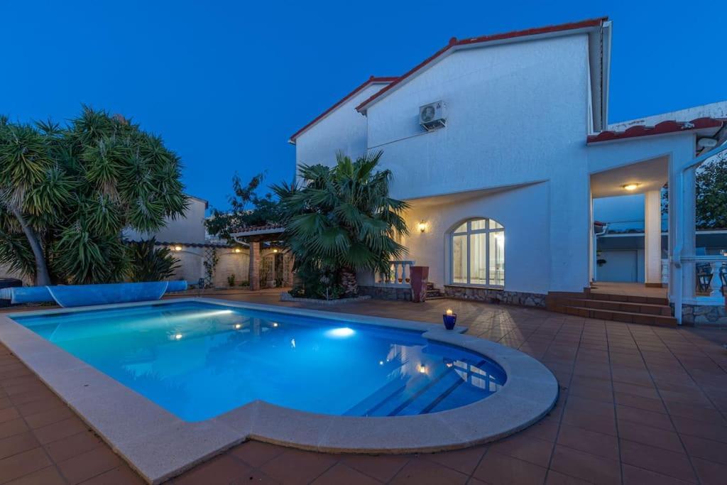 Sm21-Gran Casa De Vacaciones En La Playa, 4 Habitaciones, Climatizada, Piscina, Barbacoa Y Wifi Empuriabrava Εξωτερικό φωτογραφία